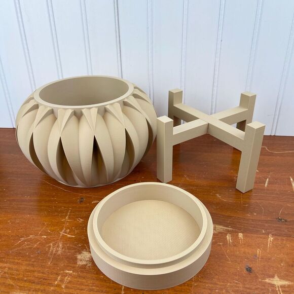 Halden Planter Pot, Indoor Planter w/ Drainage Hole and Drip Tray - Picture 6 of 9